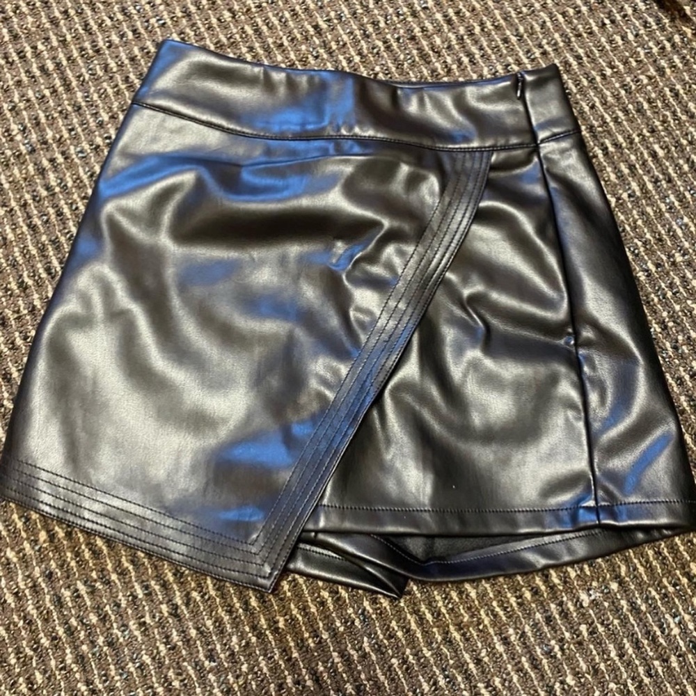 Forever 21 Black Faux Leather Skort